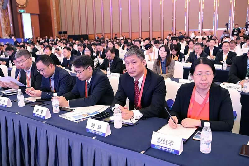 【中国中铁与四川铁投签订战略合作协议、中铁城投与阿坝州签订战略合作协议】中国中铁精彩亮相西博会进出口展