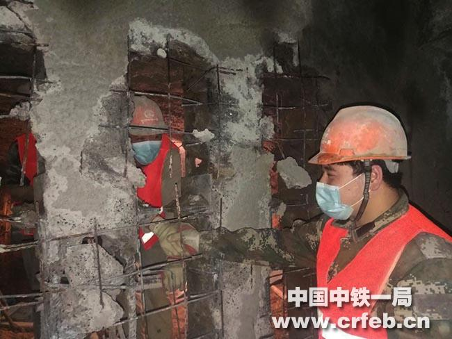 中铁一局二公司沈阳地铁四号线九标项目太原街站主体暗挖导洞全部贯通
