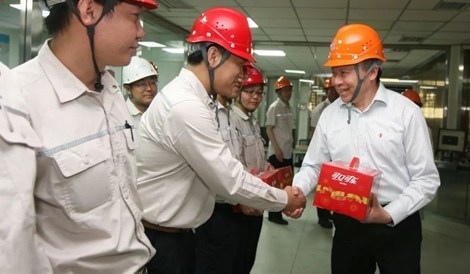 中信泰富党委书记、董事长兼总裁曾晨慰问天津钢管一线员工并调研指导工作