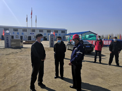 黑龙江抚远市委书记周宏到东极小镇项目部慰问调研