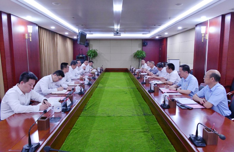 张涛鄢来辉与华电湖北公司刘强王志浩举行会谈