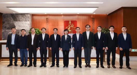 新疆维吾尔自治区政府副主席孙红梅一行到访远东宏信