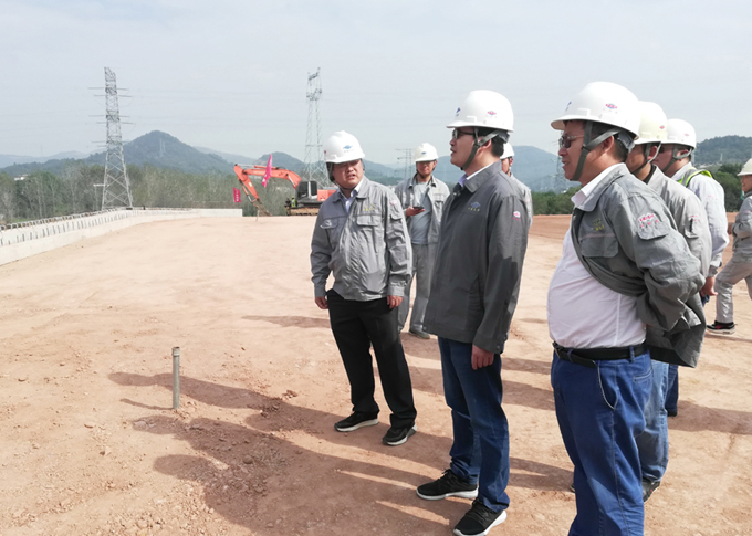 占德庆董事长深入安庆山口PPP项目头坡湖大桥工地检查指导工作看望慰问节日期间坚守岗位的全体参战员工