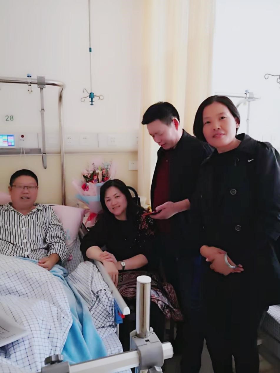 探望员工送真情，殷切关怀暖人心——亚泰建设集团领导慰问伤病员工