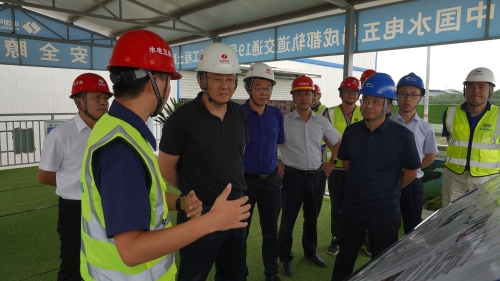 成都市国资委党委书记袁旭检查成都轨道交通19号线土建4工区项目防汛工作
