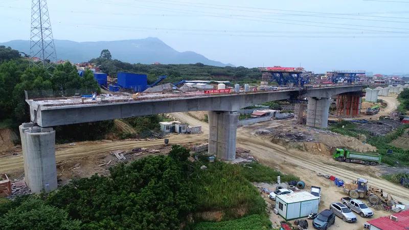 福厦铁路项目首座连续梁顺利合龙