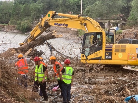 鏖战永定河！中国电建支援北京门头沟河道清理助力灾后重建