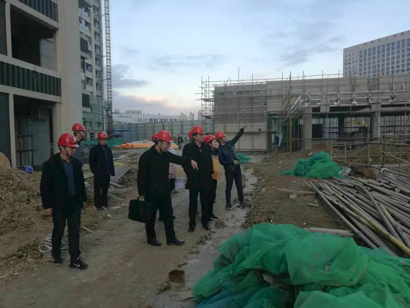 深入交流，现场解决——王晓毅董事长到琥珀府系项目指导工作