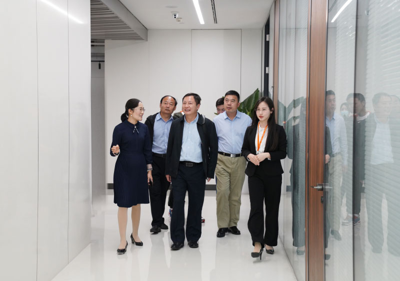 青岛市第五批赴深圳体悟实训队莅临深装集团参访交流