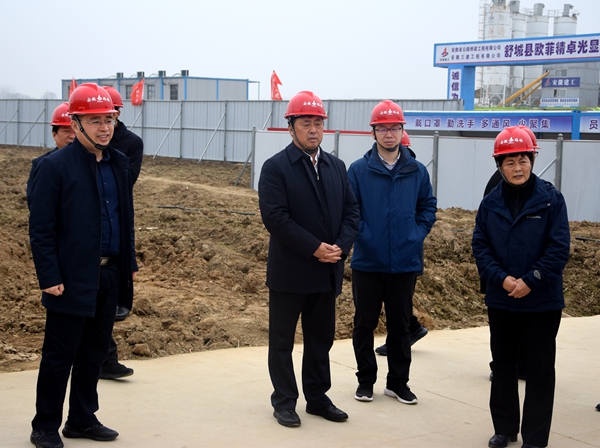 舒城县委书记金德元到安徽路桥舒城县智慧小镇项目调研慰问
