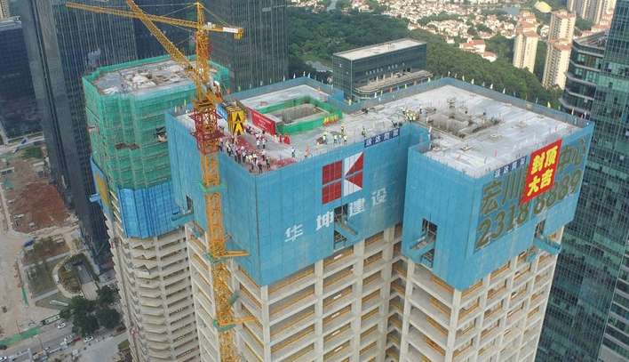 华宇广厦平地起 坤仪莞地新秀汇——华坤集团参与投资并承建的宏川智汇中心主体结构顺利封顶！