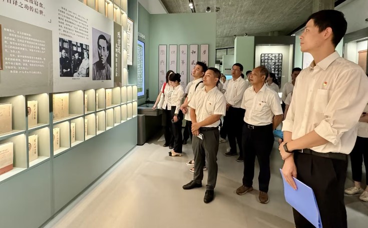 集团组织参观“正心明德——家国文化版本展”