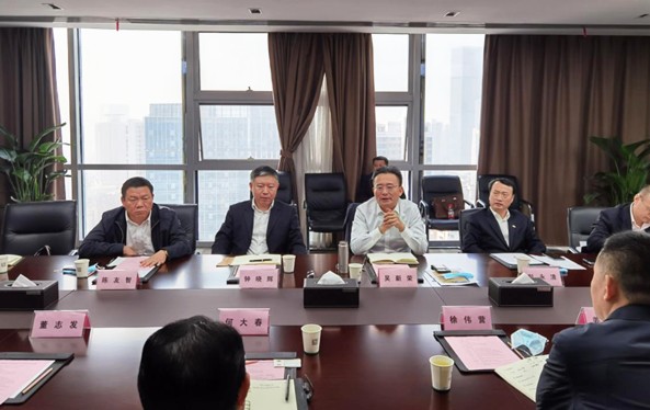 吴新荣在武汉开展商务活动