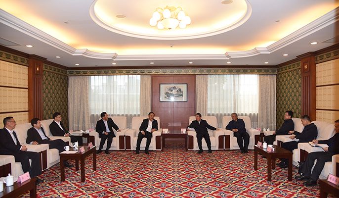 张兆祥与柳州市委副书记、市长吴炜举行工作会谈