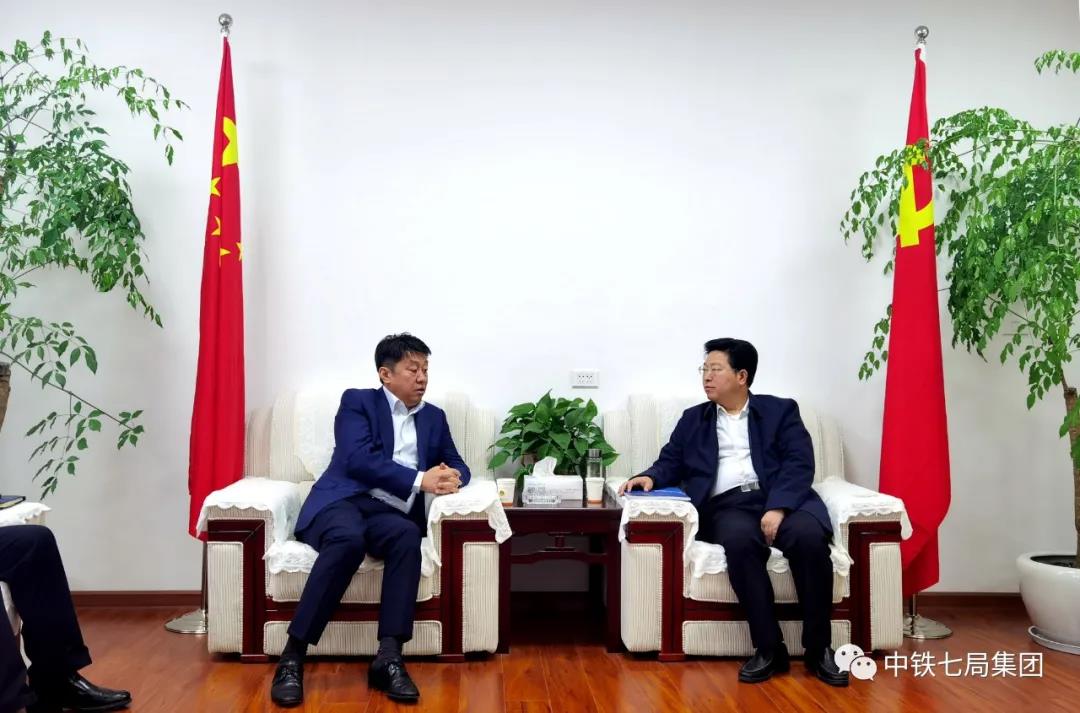 师建军与新郑市市长马宏伟举行会谈