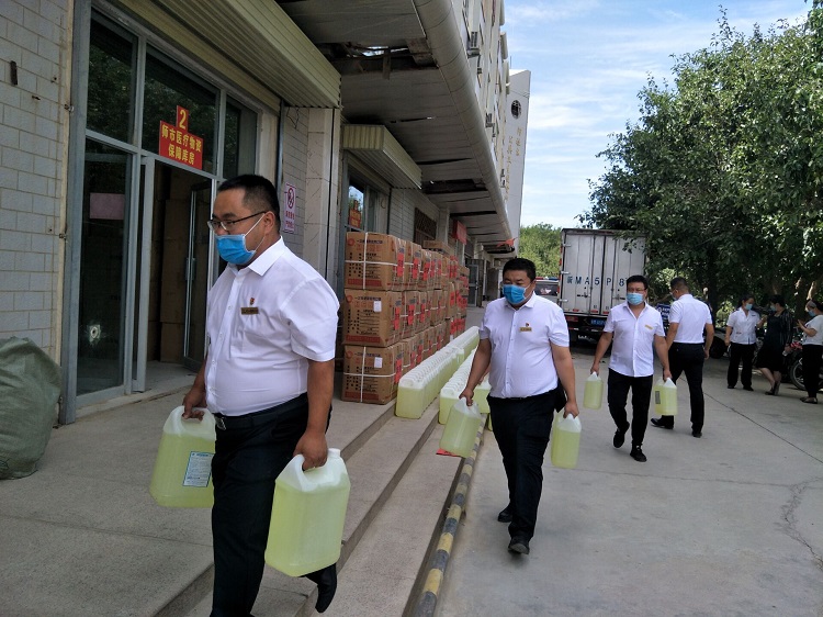 中铁二十一局集团阿拉尔分公司 履行社会责任 体现央企担当 向兵团一师阿拉尔市捐赠三十余万元防疫物资