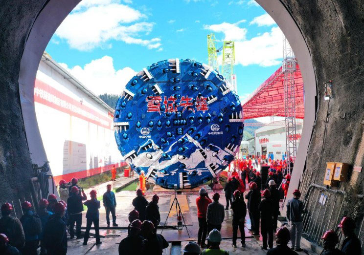 攀登中国隧道新高峰！我国首台智能TBM“雪域先锋号”从“天路”启航