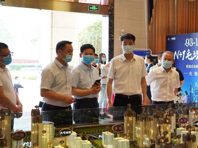 金宁运出席建工城安置房项目抢工总结会