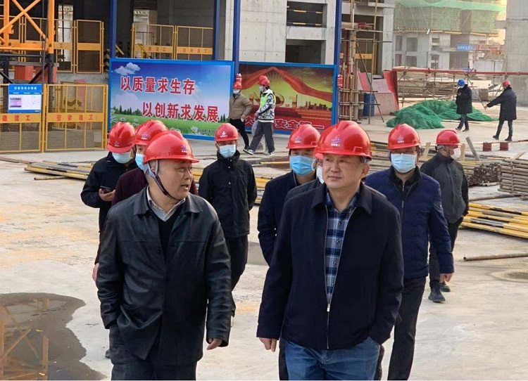 股份公司工程管理部长范毓庆一行赴安建总承包滁州营房新苑项目调研