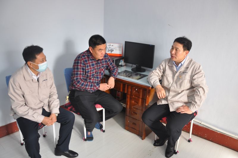 李贵文走访慰问机装公司困难职工