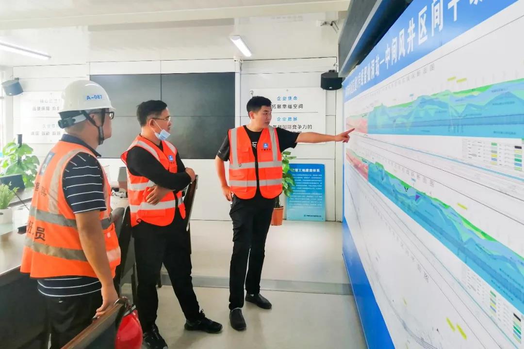 周勇到深圳地铁13号线开展“四不两直”检查