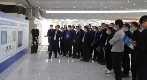 中国工程院院士张建民一行到成都轨道交通18号线西博城站观摩 