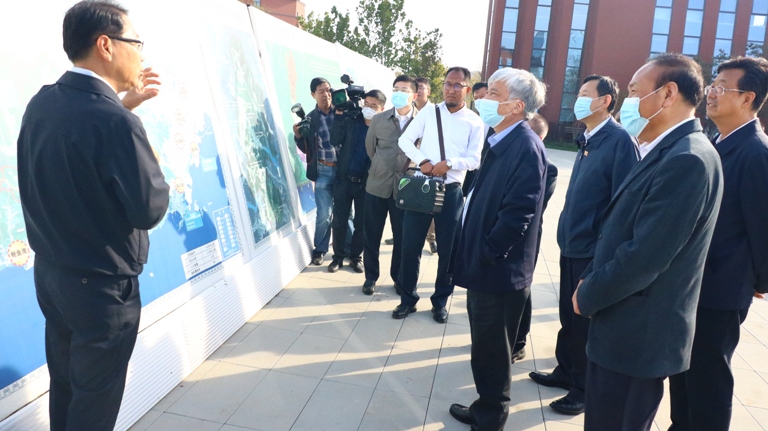 丁仲礼视察中科院大连能源学院项目