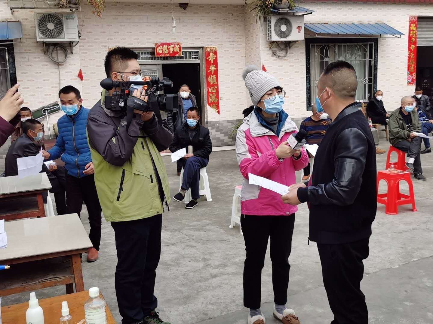 城通公司成都地铁9号线项目部“春风行动”护送农民工安全返岗