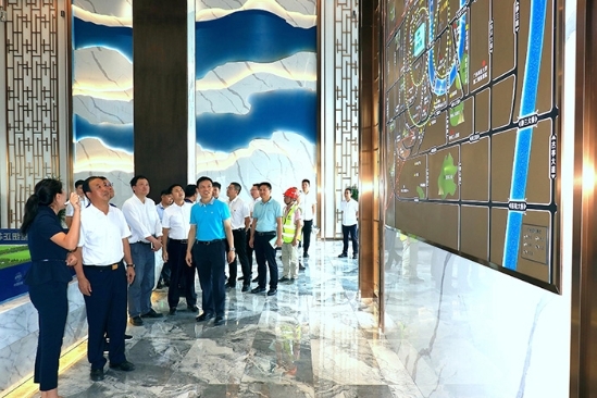 李茂松在柳州开展“党课开讲啦”活动并进行工作调研