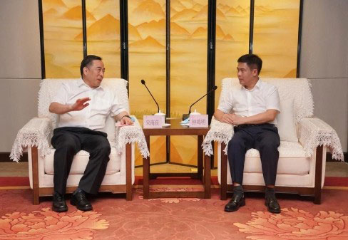 宋海良与文昌市委书记钟鸣明座谈