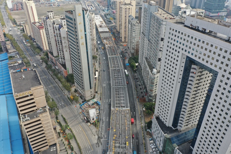 北横通道天目路高架主线主体结构贯通