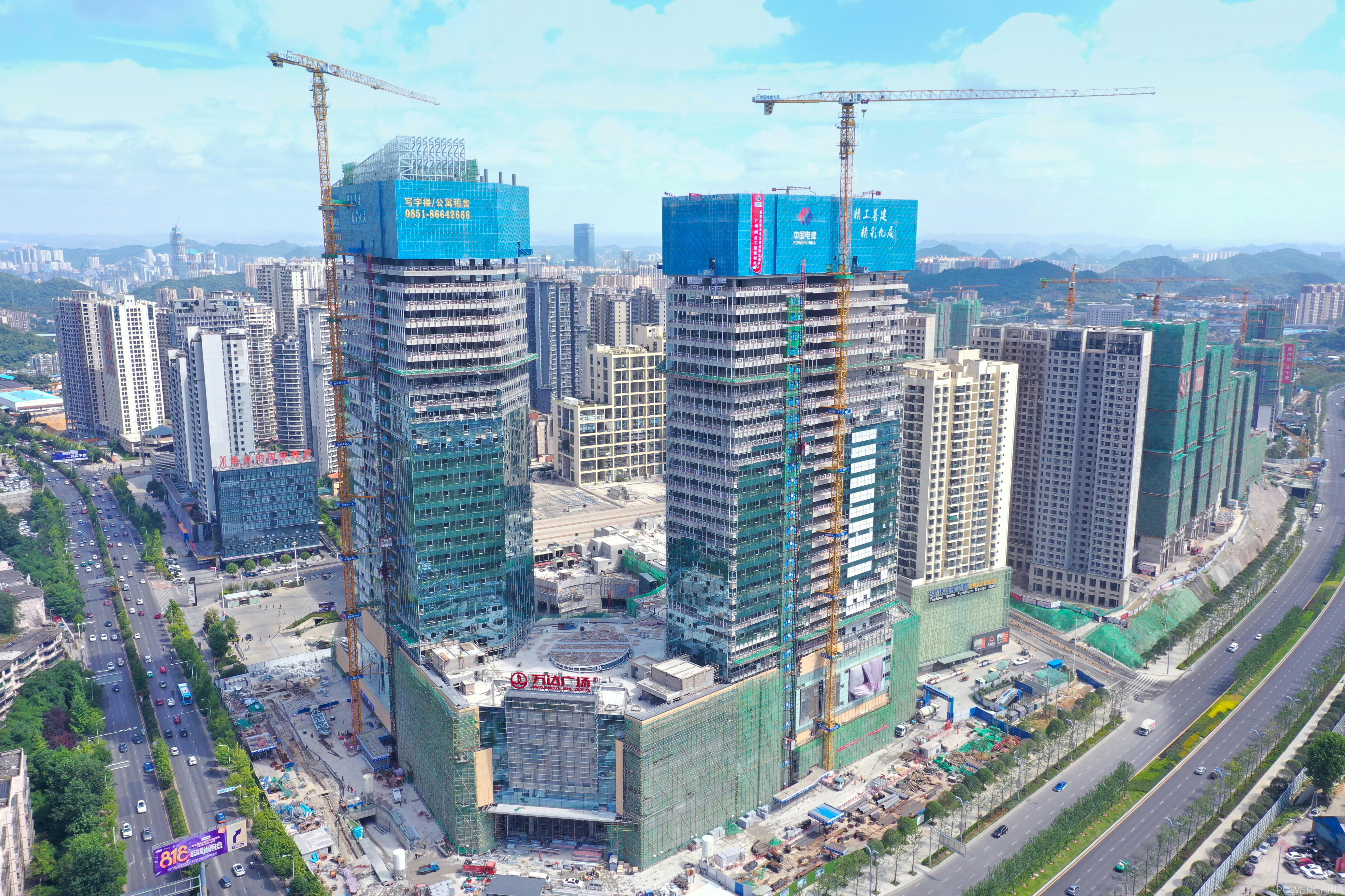 又一个城市名片呼之欲出 ——水电九局贵阳数博万达广场封顶侧记