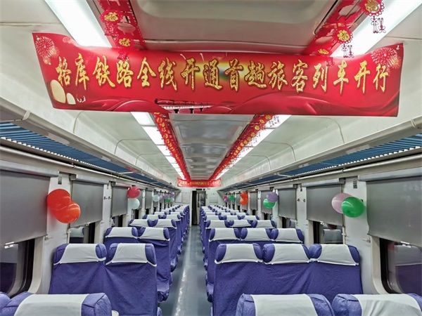 中铁一局三公司参建格库铁路新疆段正式通车运营