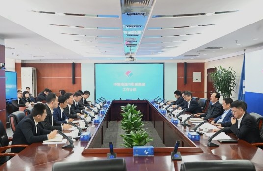 丁焰章会见明阳集团党委书记、董事长张传卫