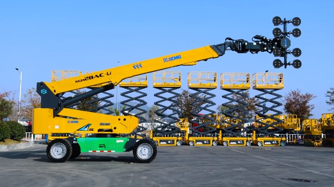 10米巨型玻璃几分钟安装好？徐工XGH28AC-Li为您解答