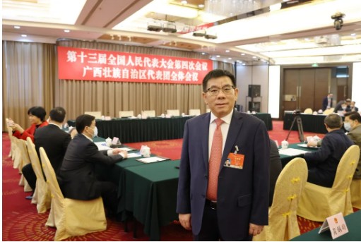 《经济参考报》等多家媒体再聚焦曾光安代表两会声音