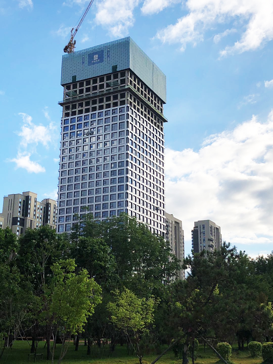 中建六局哈尔滨招商•贝肯山四期（E-05地块）B区写字楼主体结构顺利封顶