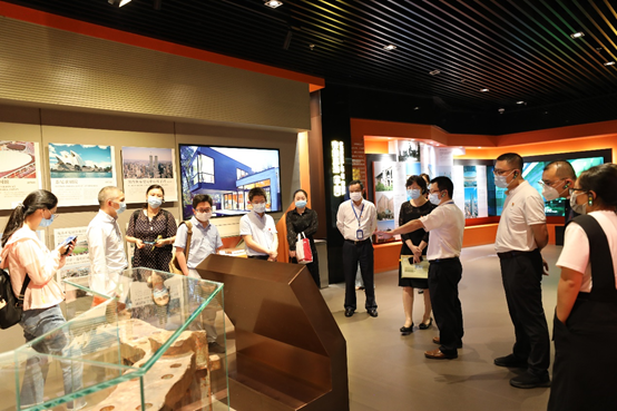 深圳市科创委高新技术处党支部赴中建科工开展主题党日活动