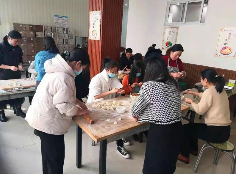 情暖冬至节 幸福大成人丨大成建设开展“迎冬至，包饺子”活动