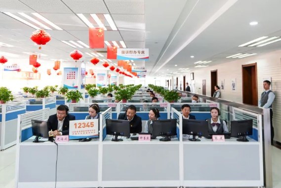 济南城市建设集团到12345市民服务热线接听市民来电