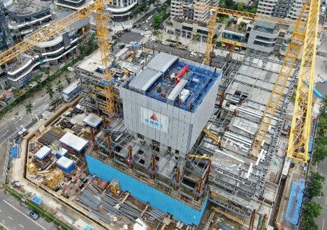轻量化空中造楼机在四川天府新区建工大厦建设项目首秀登场