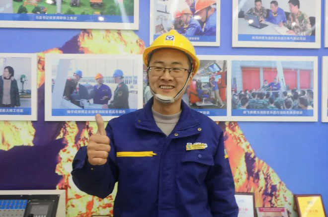 榜样人物 | 登顶精神引领，坚守岗位的奉献者