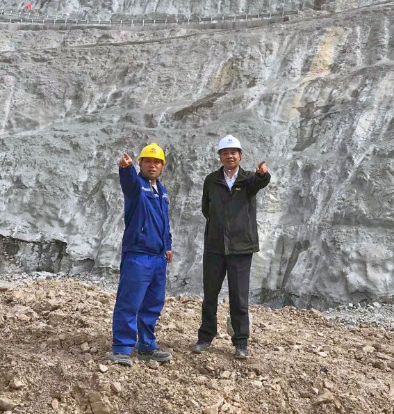 沈益源总经理到长龙山施工局调研指导