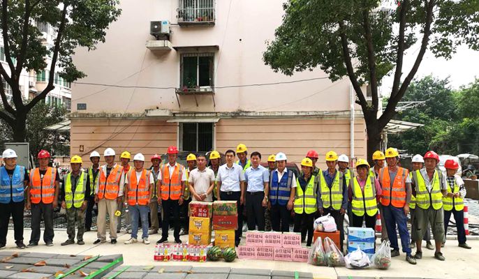 马鞍山市住建局局长沙德宏到老旧改项目“送清凉”