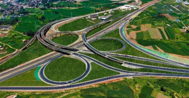 中国能建葛洲坝集团投建的云南宣杨高速通车