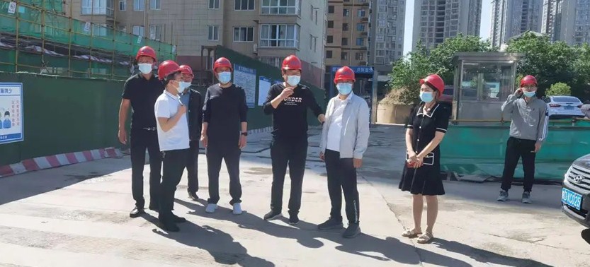 咸阳市渭城区区委常委、副区长姚希昌一行莅临陕西秦建集团东城丽景项目部检查指导工作