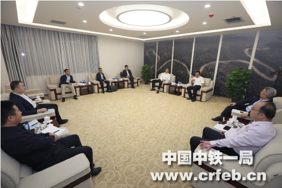 中信环境技术投资执行总裁谭虎传到访中铁一局