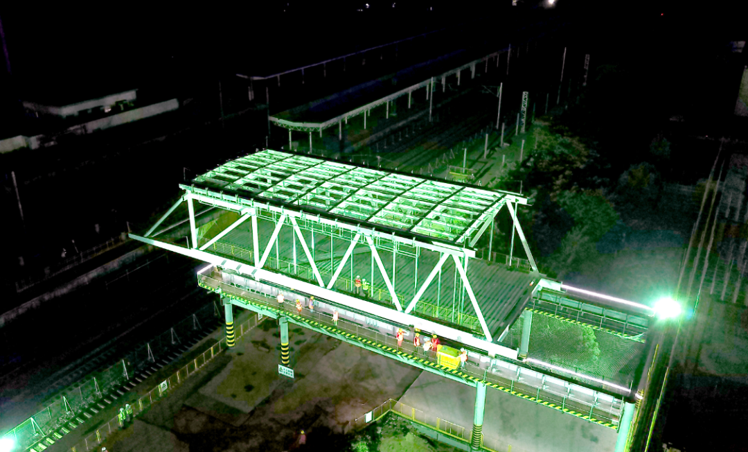 最新进展！龙游站改扩建工程完成首次顶推作业
