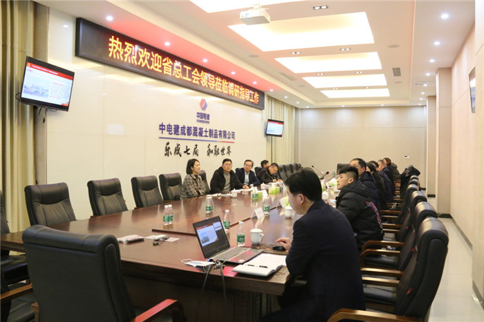 李茂林在制品公司调研劳动保护工作