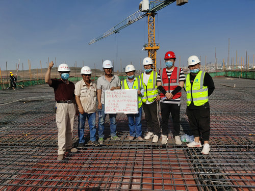 四建中华•丝路主题乐园项目飞行影院主体封顶
